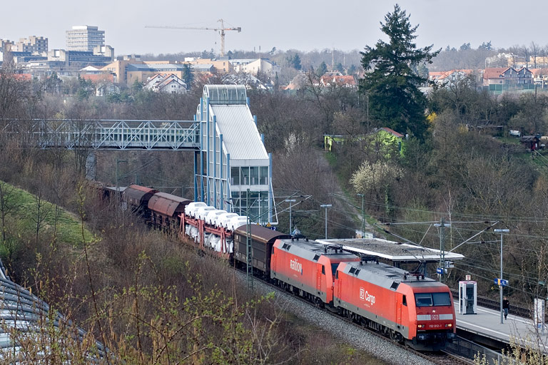 152 012 und 152 076 mit FE 44691 bei km 14,2 (M&auml;rz 2011)
