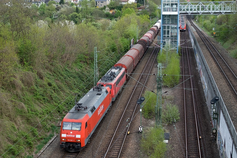 152 047 und 139 222 mit FZT 56166 bei km 14,0 (April 2011)