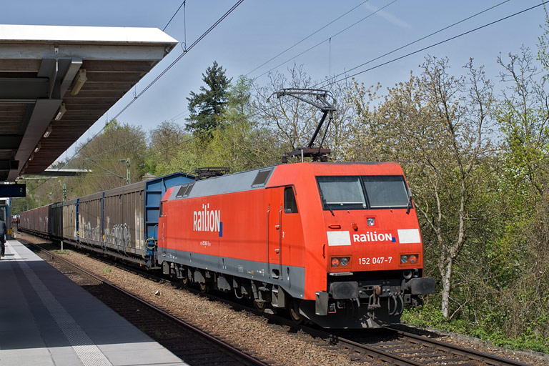 152 047 mit CSQ 60080 bei km 14,2 (April 2011)