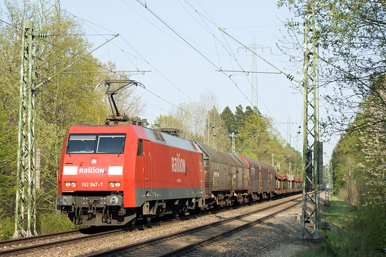 152 047 mit FZT 56173 bei km 22,2 (April 2011)