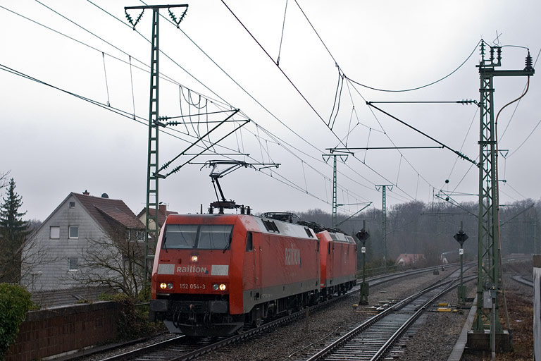 152 054 und 185 094 bei km 16,8 (M&auml;rz 2011)