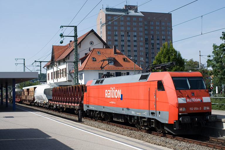 152 054 mit FE 45175 bei km 15,6 (August 2011)
