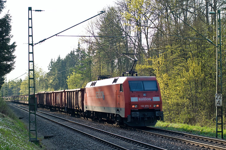152 070 mit FZT 56173 bei km 22,4 (April 2011)