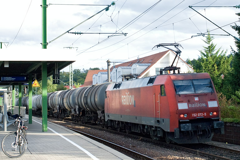 152 072 mit CS 47097 bei km 16,8 (August 2011)