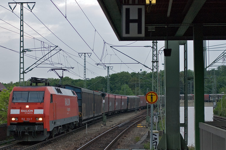 152 113 mit CSQ 60086 bei km 16,8 (April 2011)