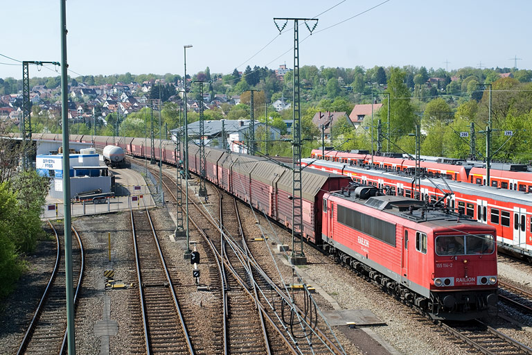 155 114 mit CSQ 60080 bei km 16,0 (April 2011)