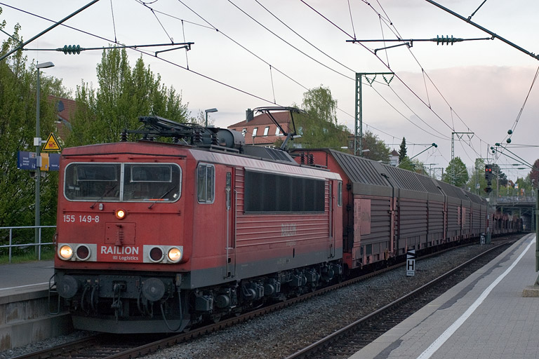 155 149 mit FZT 56181 bei km 15,6 (April 2011)