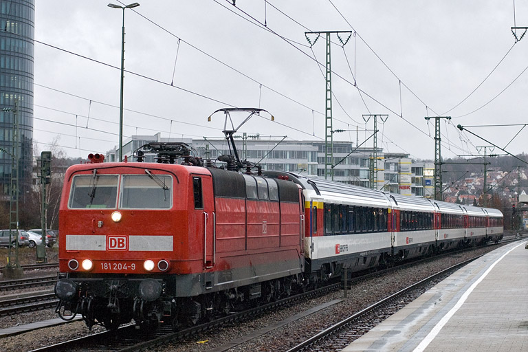 181 204 mit IC 280 bei km 15,6 (Dezember 2011)