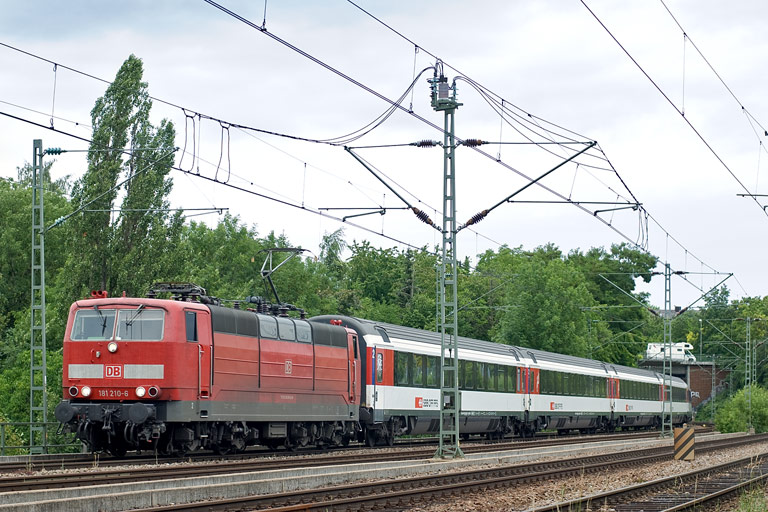 181 210 mit IC 281 bei km 14,6 (Juni 2011)