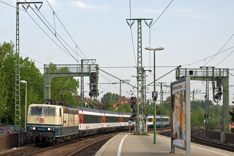 181 211 mit IC 181 bei km 16,6 (April 2011)