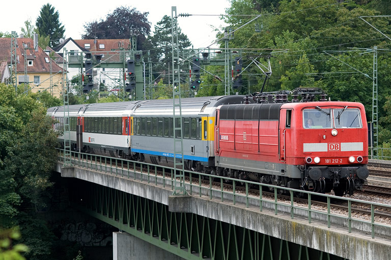 181 212 mit IC 280 bei km 14,6 (Juli 2011)