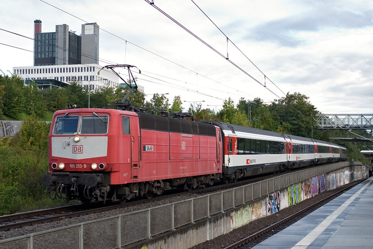 181 213 mit IC 181 bei km 14,2 (August 2011)
