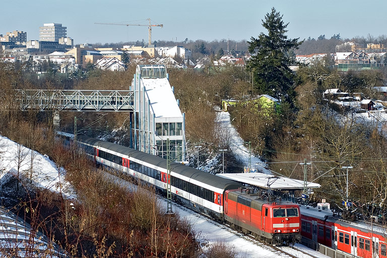 181 220 mit IC 187 bei km 14,2 (Januar 2011)
