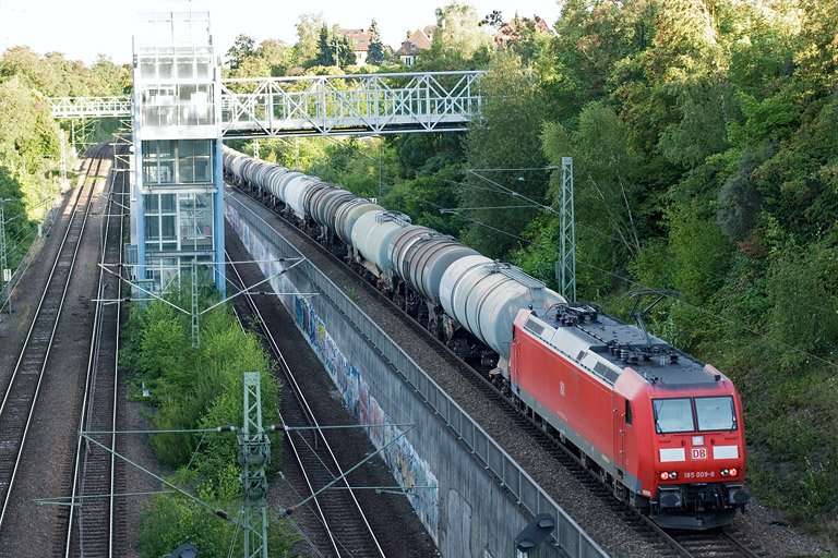 185 009 mit CS 47097 bei km 14,0 (August 2011)