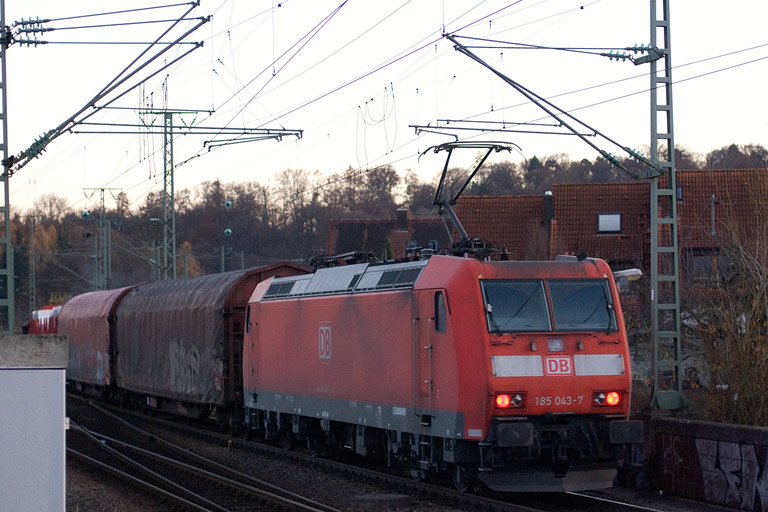 185 043 mit FE 44691 bei km 16,8 (November 2011)