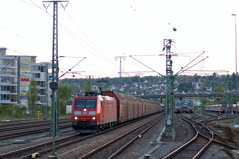 185 057 mit CSQ 60084 bei km 15,8 (April 2011)