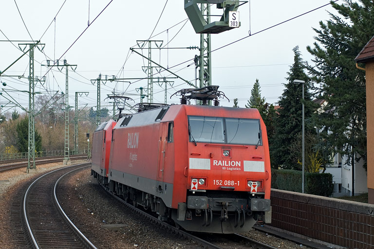185 065 und 152 088 bei km 16,6 (M&auml;rz 2011)