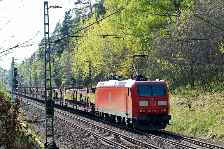 185 065 mit FZ 56167 bei km 19,4 (April 2011)