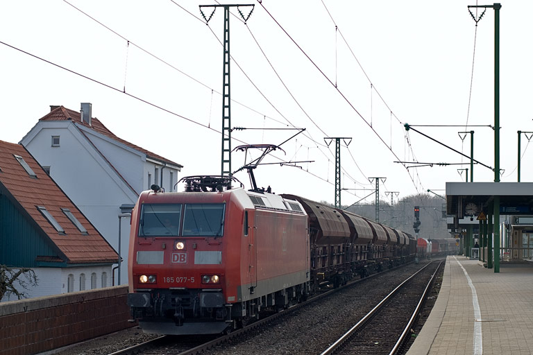 185 077 mit FE 44698 bei km 16,8 (M&auml;rz 2011)