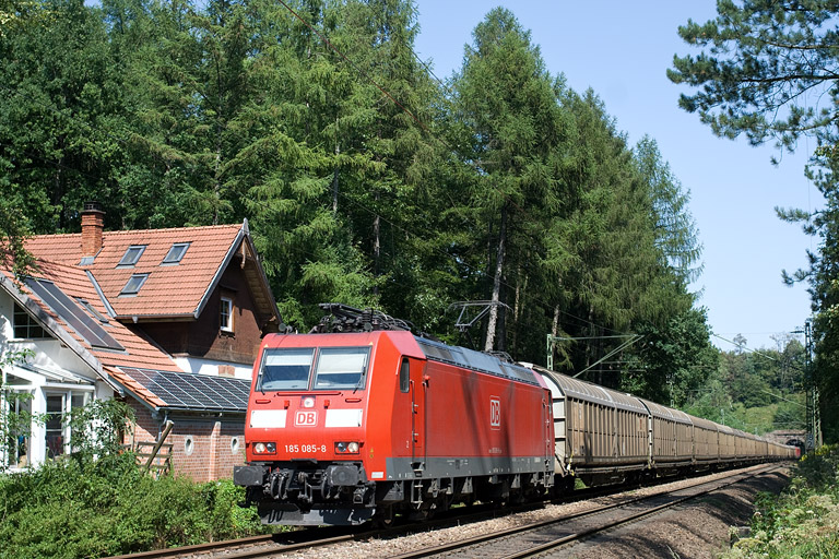 185 085 mit CS 46717 bei km 18,2 (August 2011)