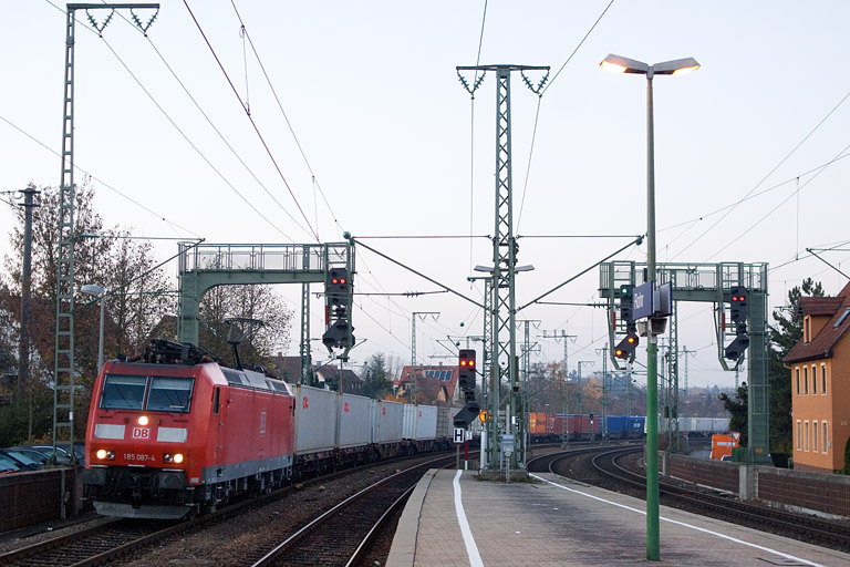 185 087 mit TEC 43163 bei km 16,6 (November 2011)