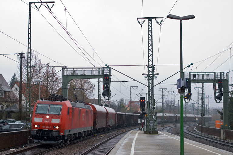 185 094 mit FZT 56171 bei km 16,6 (M&auml;rz 2011)