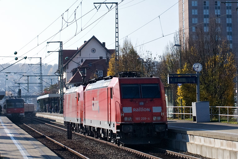 185 134 und 185 209 bei km 15,6 (November 2011)