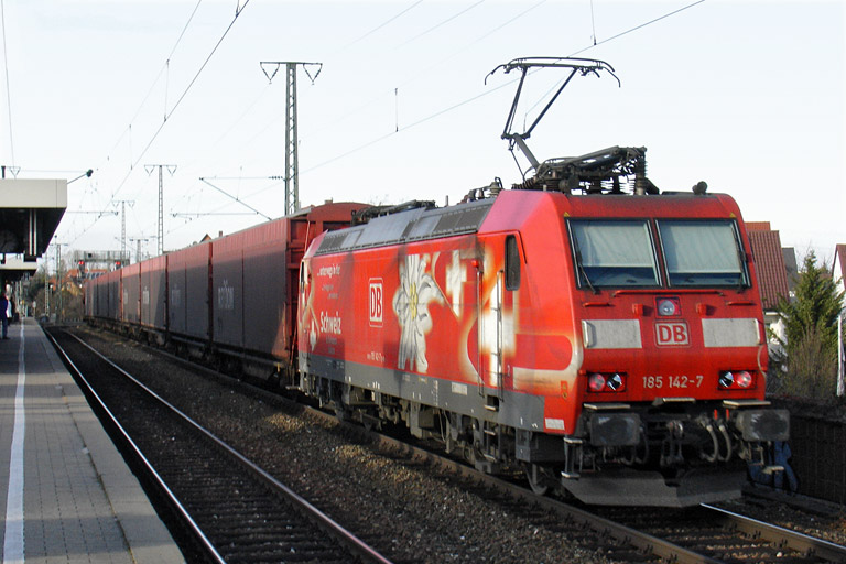 185 142 mit CSQ 60092 bei km 16,6 (November 2011)
