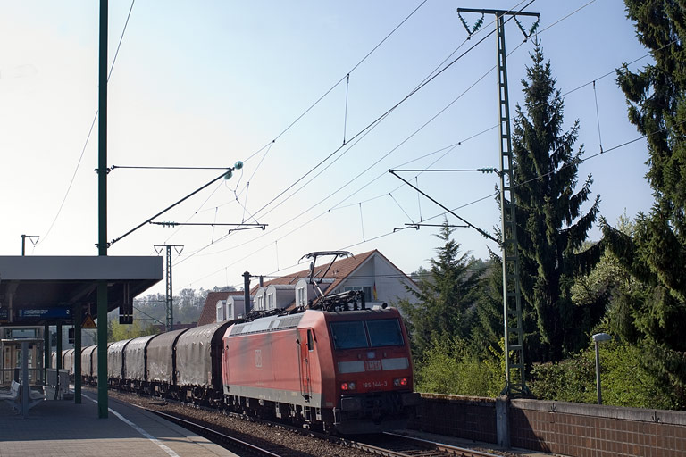 185 144 mit CS 49225 bei km 16,8 (April 2011)