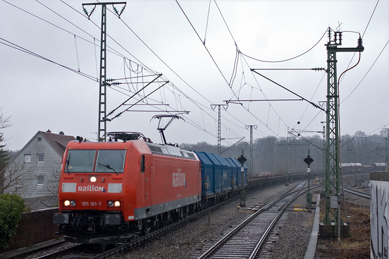 185 161 mit FE 44698 bei km 16,8 (M&auml;rz 2011)