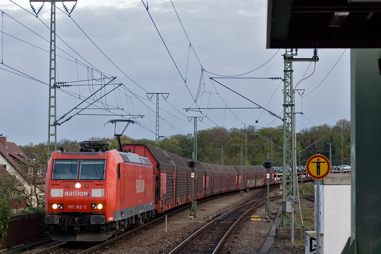 185 162 mit CSQ 60084 bei km 16,8 (April 2011)