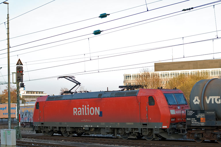 185 191 mit CFN 62499 bei km 15,4 (M&auml;rz 2011)