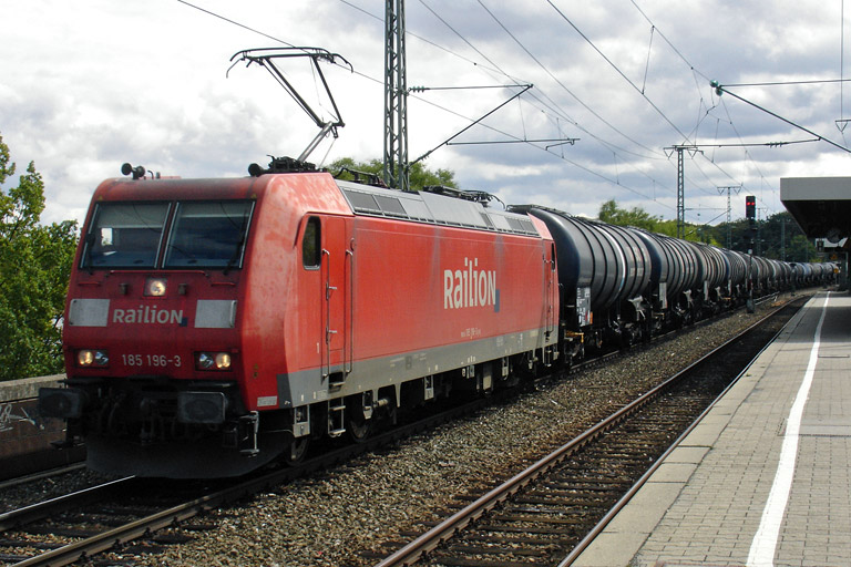 185 196 mit CFN 46990 bei km 16,8 (September 2011)