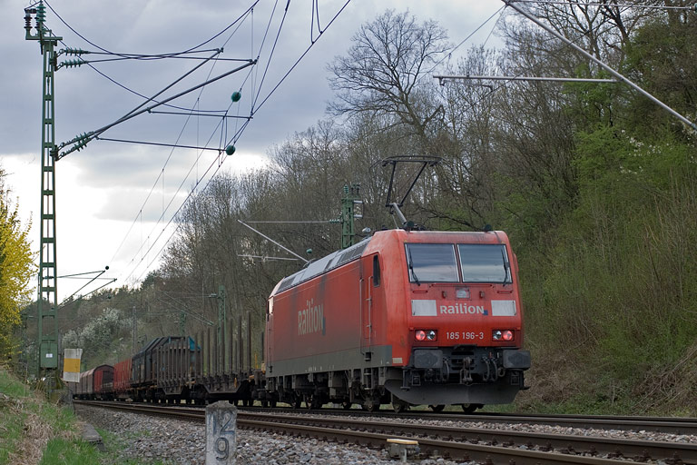 185 196 mit FE 44691 bei km 13,0 (April 2011)