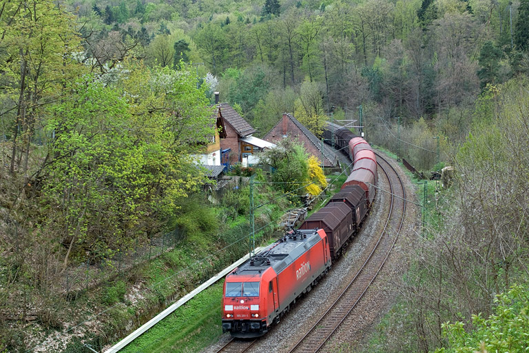 185 201 mit FZT 56166 bei km 11,0 (April 2011)