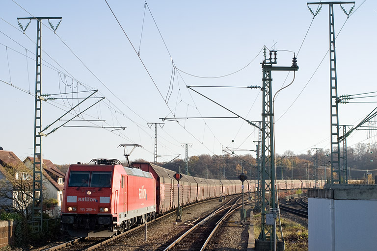 185 209 mit CSQ 60092 bei km 16,8 (November 2011)