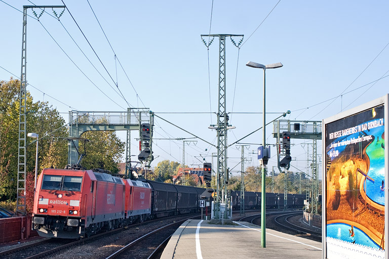 185 212 und 185 295 bei km 16,6 (Oktober 2011)