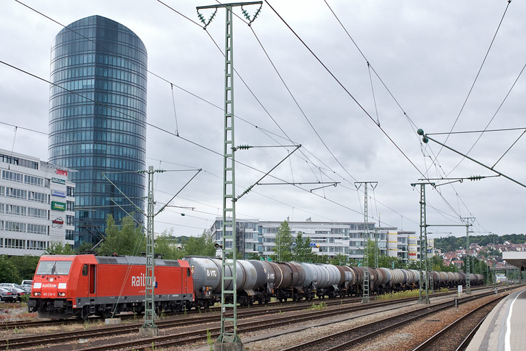 185 230 bei km 15,6 (Juni 2011)