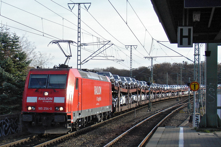 185 254 mit CSQ 60092 bei km 16,8 (November 2011)