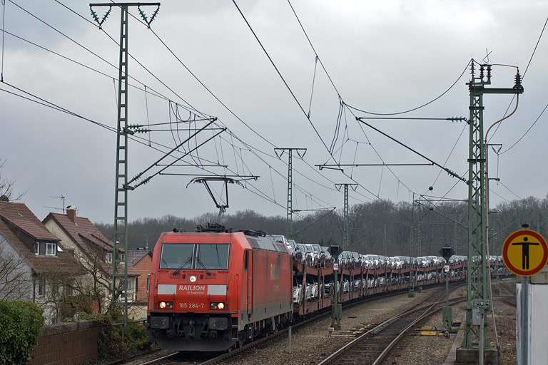 185 284 mit CFN 62702 bei km 16,8 (M&auml;rz 2011)