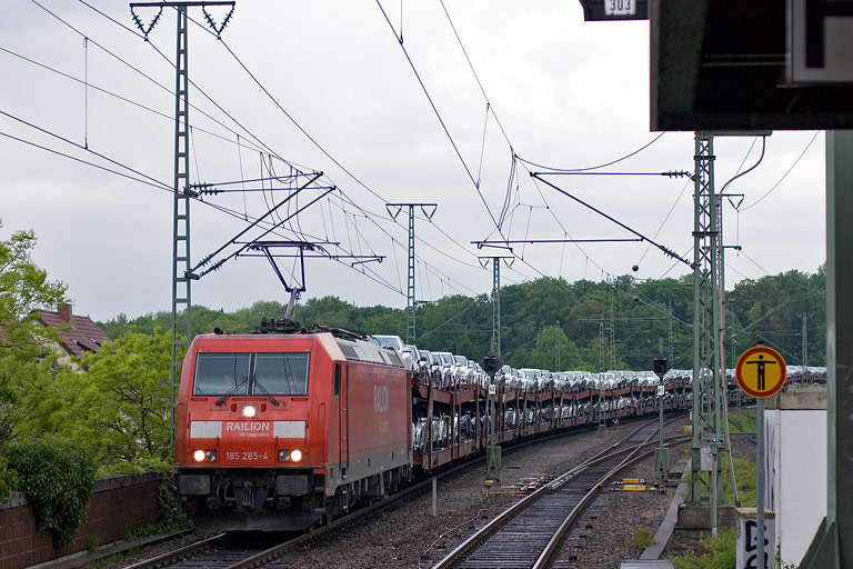 185 285 mit CSQ 60084 bei km 16,8 (April 2011)