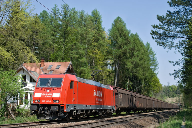 185 307 mit CFN 46333 bei km 18,2 (April 2011)