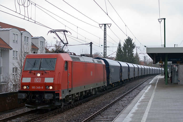 185 349 mit CS 49225 bei km 16,8 (M&auml;rz 2011)