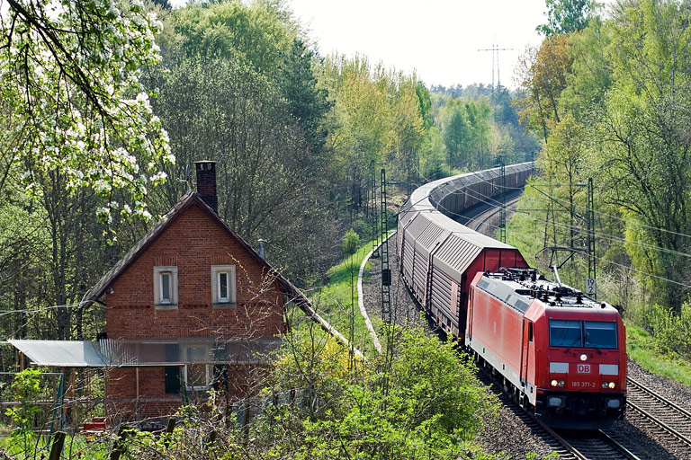 185 371 mit CSQ 60082 bei km 19,2 (April 2011)