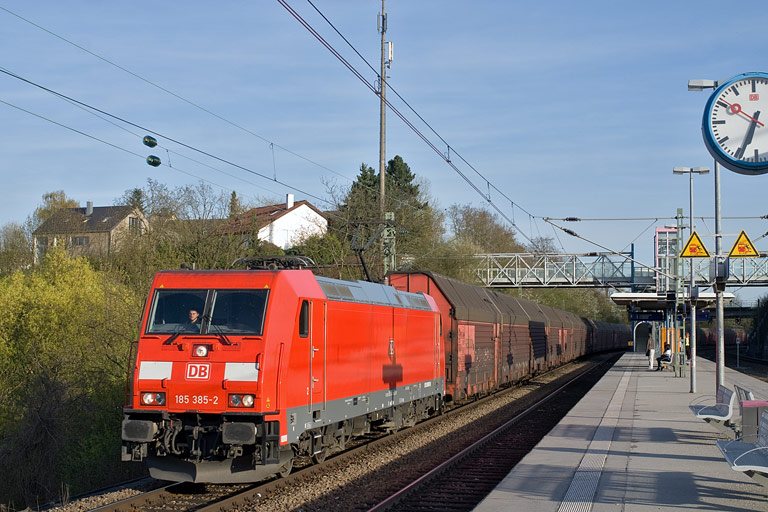 185 385 mit CSQ 60084 bei km 14,2 (April 2011)