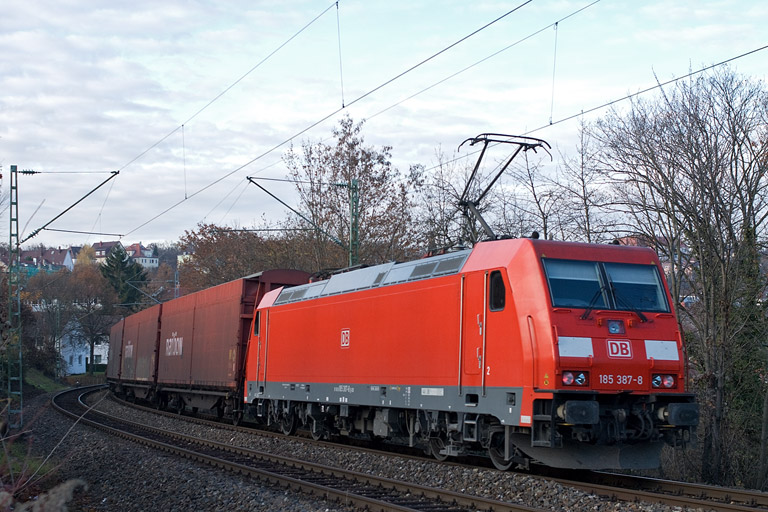 185 387 mit CSQ 60092 bei km 8,2 (November 2011)