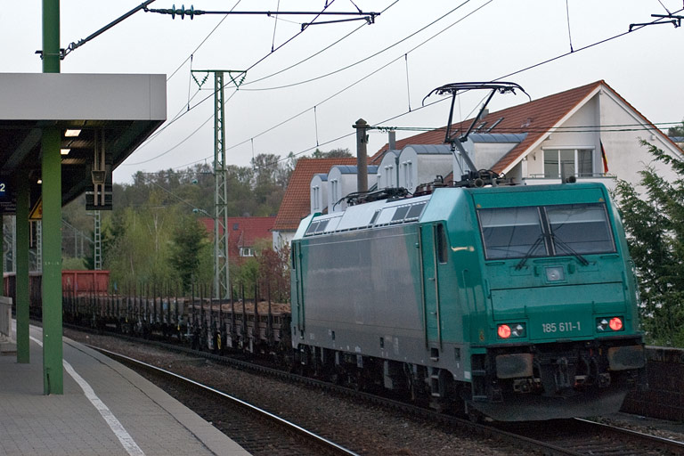 185 611 mit FZT 56185 bei km 16,8 (April 2011)