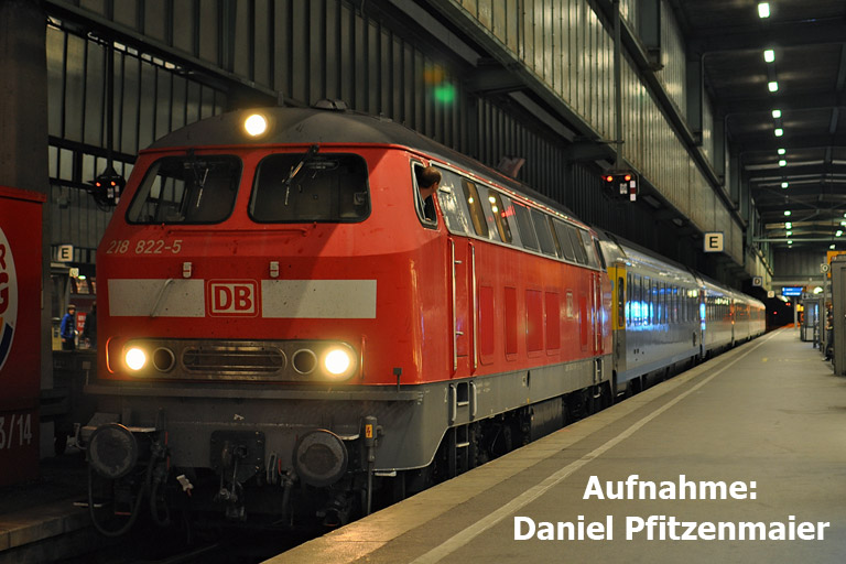 218 822 mit IC 180 bei km 0,2 (Juli 2011)