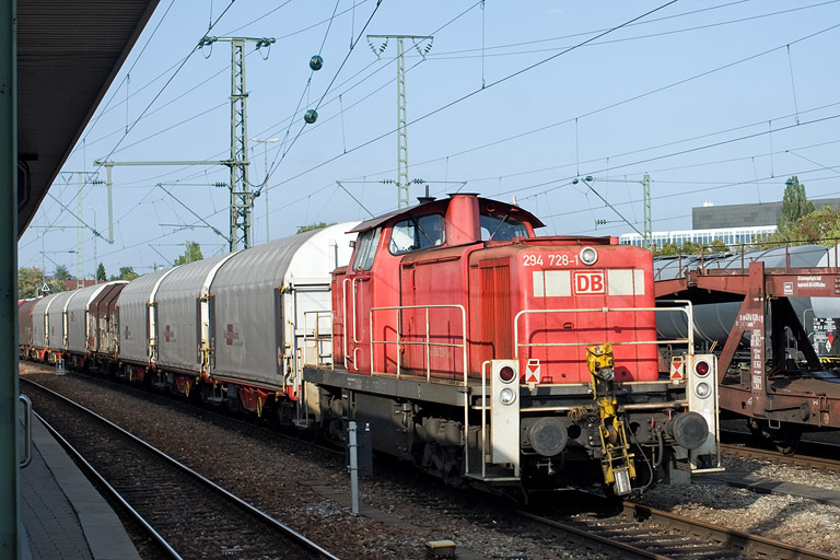294 728 mit FZT 56166 bei km 15,6 (August 2011)