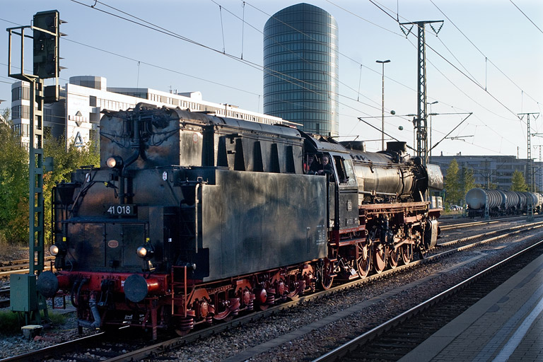 41 018 als Tfzf(D) 92904 in Stuttgart-Vaihingen (September 2011)